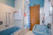 Badezimmer mit WC - 