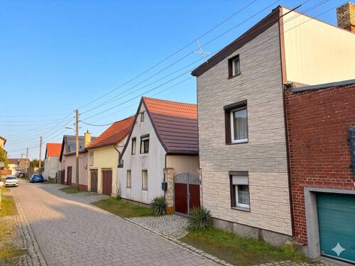 Fassade - 7 Zimmer Einfamilienhaus zum Kaufen in Schkeuditz