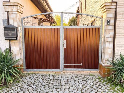 Tor - 7 Zimmer Einfamilienhaus in Schkeuditz