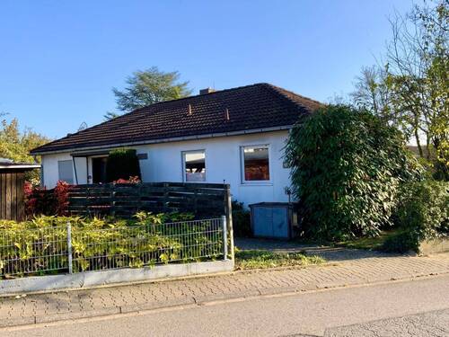 Hausansicht - Schöner Winkelbungalow in Toplage von Wiesloch-Baiertal