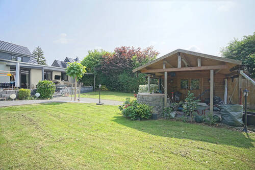 Garten mit Gartenhaus - 