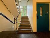 Treppenhaus und Aufzug - Etagenwohnung mit 102,60 m² in Kronshagen zum Kaufen
