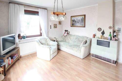 Wohnzimmer - 6 Zimmer Einfamilienhaus zum Kaufen in Güglingen