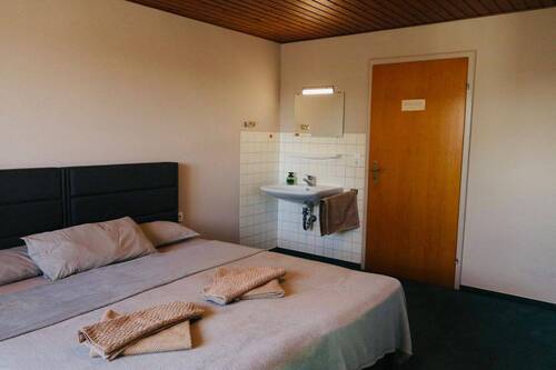 Hotel 4.jpeg - 