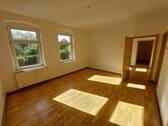 das Wohnzimmer - 3-Zi.-Whg. mit Tageslichtbad in ruhiger Lage am Stadtrand