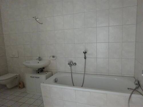 Bad - 4 Zimmer Etagenwohnung in Gera