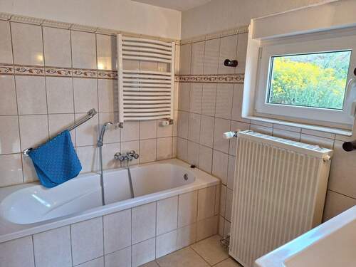 Badezimmer mit Wannenbad Anbau - 