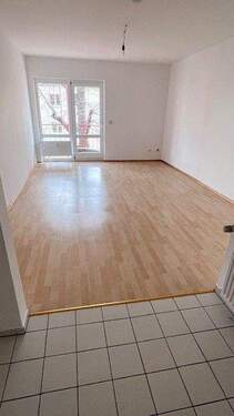 Wohnzimmer - 2 Zimmer Etagenwohnung in Dresden