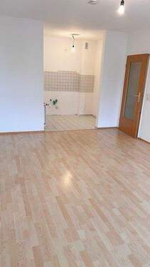 Wohnzimmer und Küche - Etagenwohnung mit 60,00 m² in Dresden zur Miete