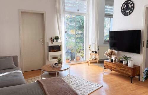 Wohnzimmer - Top Lage: 3-Zimmer mit Balkon im Zentrum von Köthen!