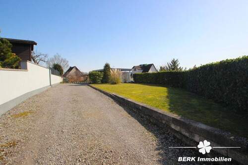 Blick von der Straße - Grundstück zum Kaufen in Haibach