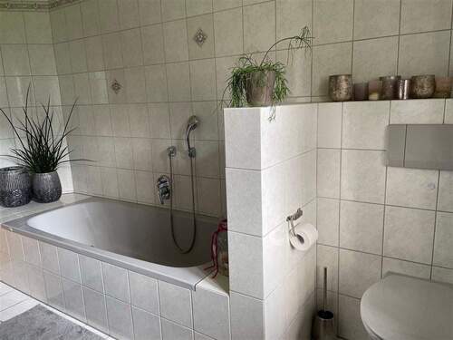 OG Badezimmer mit WC und Dusche III - 