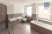 Badezimmer - Leerstehende 3-Zimmerwohnung mit Balkon und Stellplatz - Am Kulturspeicher
