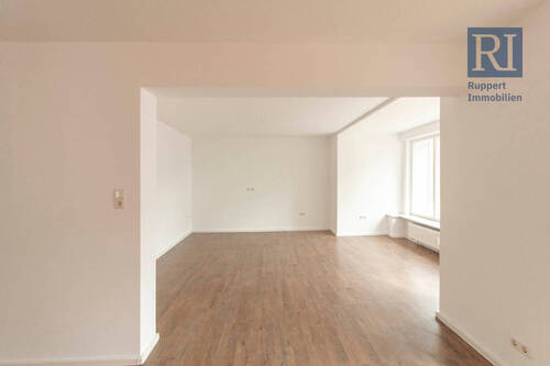 Blickrichtung Wohnzimmer - Etagenwohnung mit 110,00 m&sup2; in Würzburg zum Kaufen