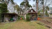 Carport und Gartenlaube auf dem Grundstück - 