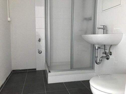 Musterbad - 4 Zimmer Etagenwohnung zur Miete in Halle (Saale)