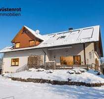 Familienglück am Ortsrand: Gepflegtes Raumwunder mit Kachelofen in Fladungen