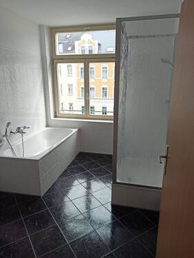 Badezimmer - Richtung Fenster - 