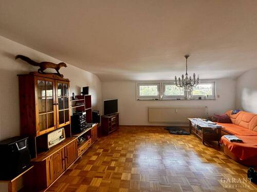 Wohn - und Essbereich - Dachgeschoss-Wohnung mit Gartenanteil