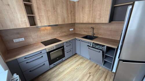 IMG_7540 - EBK *** 1. OG - Balkon* moderne Fliesen* tolles Laminat* Citynah !