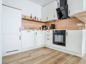 Die angrenzende Einbauküche - Etagenwohnung mit 57,30 m&sup2; in Lingen / Brögbern zur Miete