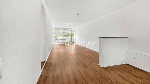 Wohnzimmer 1 - Großzügige 4-Zimmer-Wohnung mit 100 m² Wohnfläche, Loggia und EBK