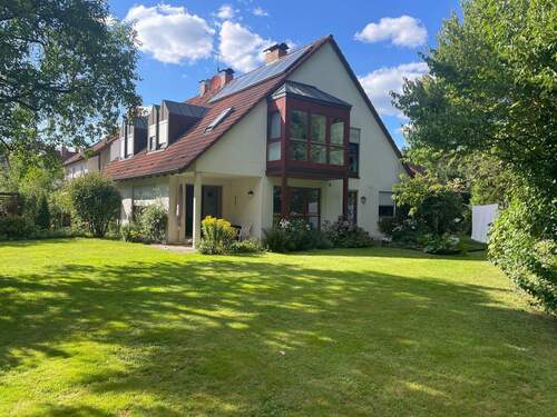 Außenansicht - Gepflegte Doppelhaushälfte in ruhiger Waldrandlage von Feucht