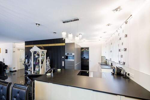 EG - Küche - 7 Zimmer Mehrfamilienhaus, Wohnhaus zum Kaufen in Ludwigsburg