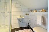 Duschbad im ausgebauten Dachgeschoß - 