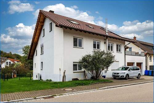 Ansicht 01 - 8 Zimmer Mehrfamilienhaus, Wohnhaus zum Kaufen in Tengen / Büßlingen