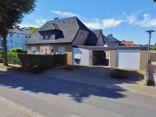 Haus rechts - Einfamilienhaus mit 340,00 m&sup2; in Bad Salzuflen zum Kaufen