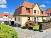 Haus mit Vorgarten - 4 Zimmer Doppelhaushälfte zum Kaufen in Schirgiswalde-Kirschau