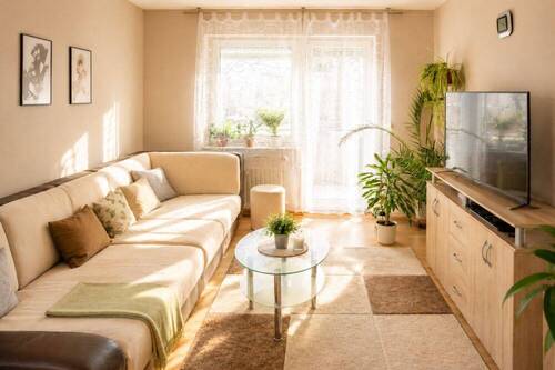 Wohnzimmer - 3 Zimmer Etagenwohnung zur Miete in Oberderdingen