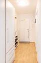Diele mit Garderobe - 