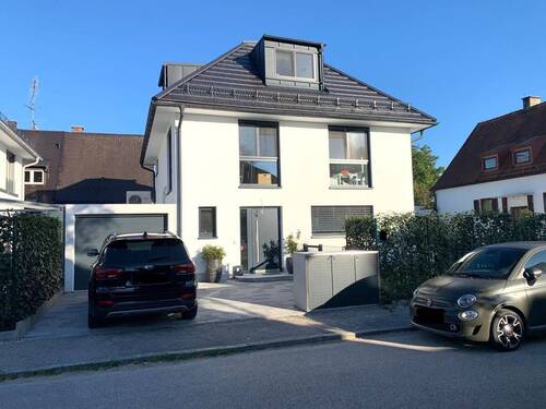 Haus_Frontansicht - 7 Zimmer Einfamilienhaus zur Miete in München