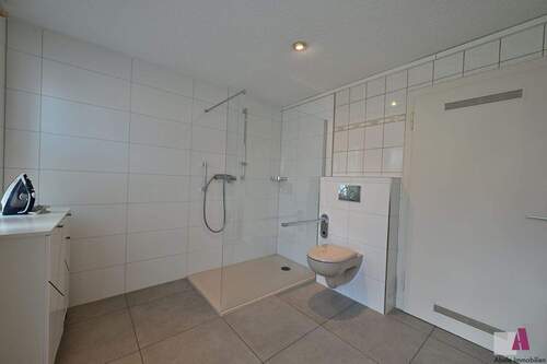 Duschbad EG - 8 Zimmer Einfamilienhaus in Weil am Rhein