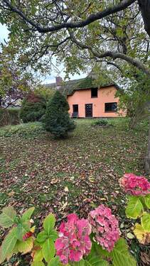 Hausansicht - AHRENSHOOP: Ein besonderes Haus mit Geschichte zwischen Bodden und Ostsee