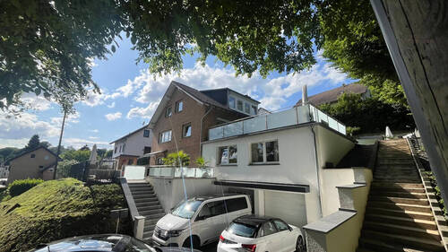 Totalansicht - 7 Zimmer Mehrfamilienhaus, Wohnhaus zum Kaufen in Hennef-Bröl