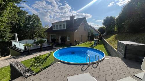 Rückansicht des Hauses - Mehrfamilienhaus, Wohnhaus mit 247,80 m² in Hennef-Bröl zum Kaufen