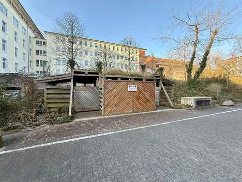 Müllplatz hinten am Haus - 1 Zimmer Etagenwohnung in Kiel