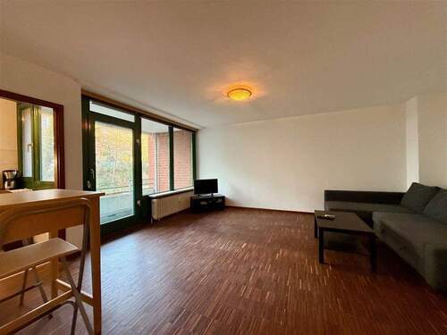 Wohn- und Esszimmer mit Balkon - 