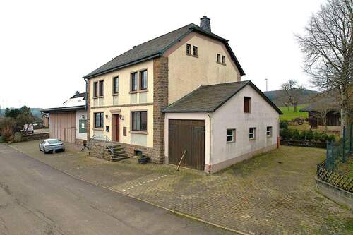 Niederlauch 1.JPG - Ruhig gelegenes, geräumiges Wohnhaus mit Halle, Garage, Wiese und Pferdestall auf einem 6.197 m² großen Grundstück in Niederlauch