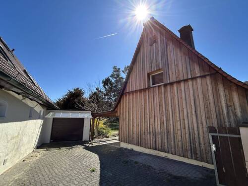Ostseite mit Garage - 