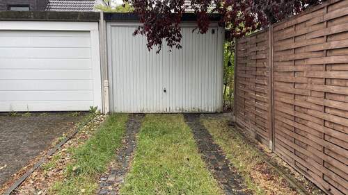 Garage und Stellplatz - 