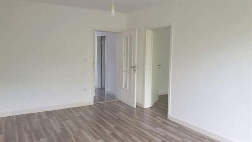 Wohnzimmer - Ideal auch für Anleger! 2-ZI.-WOHNUNG im Zentr. WALDKRAIBURG
