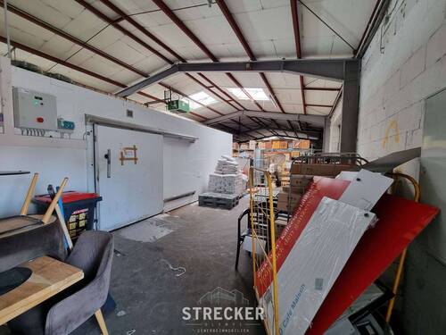 Blick in die Halle (2) - 