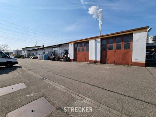 Halle mit Vordergebäude - 