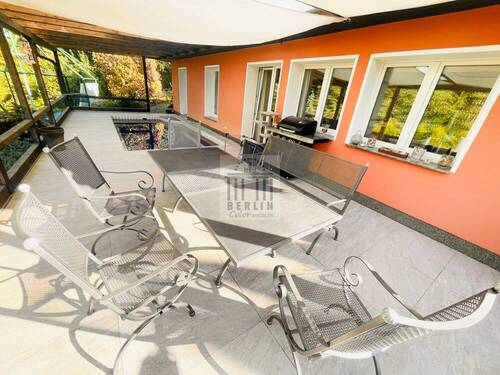 Blick in Richtung Pool / Terrasse - 