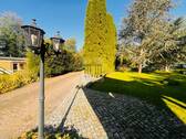 Gartenanlage in Richtung Eingangsbereich zum Bungalow - Einfamilienhaus mit 149,90 m² in Briesen zum Kaufen