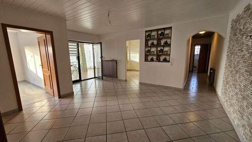 Essbereich mit Zugang zu allen Räumlichkeiten - 